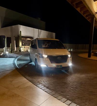 SupAce Transfers Aruba airport transfer van arriving at Secrets Baby Beach Resort in San Nicolas at night